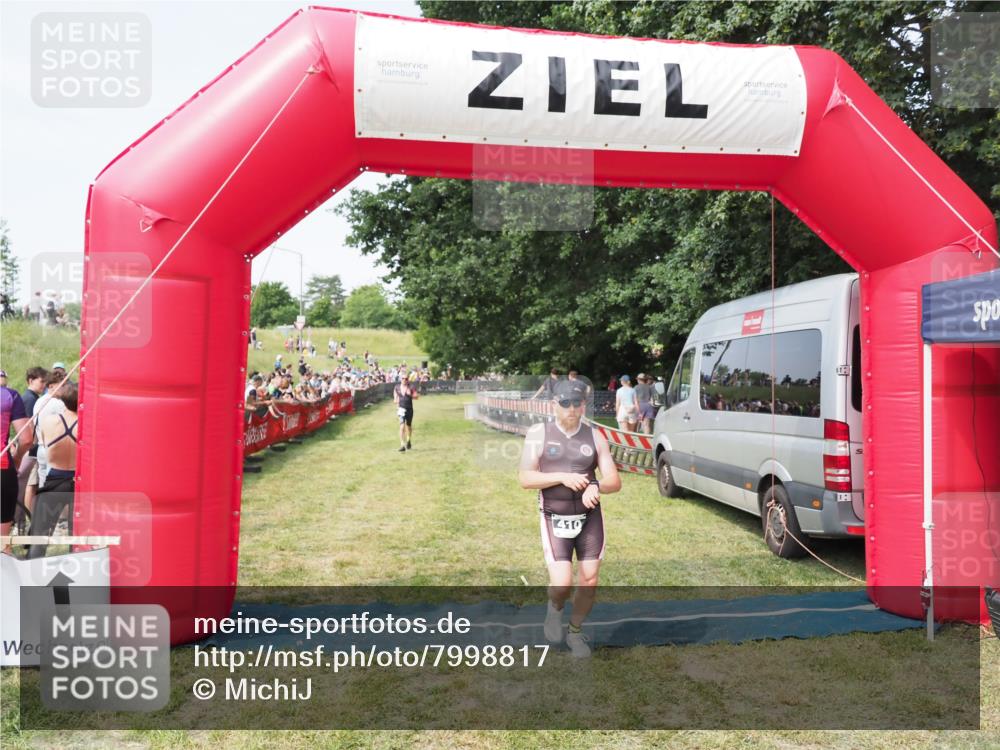 21.06.2025 - 27. Vierlanden-Triathlon MichiJ http://msf.ph/oto/7998817 15.06.2026 11:22:03 Ziel 315, 396, 406, 410 meine-sportfotos.de