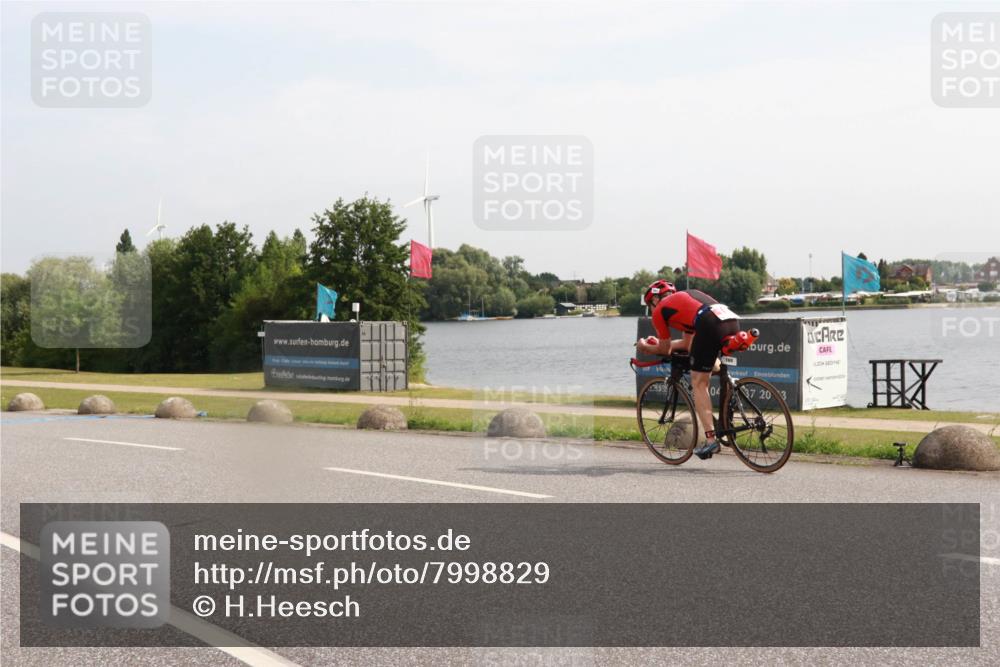 15.06.2025 - 27. Vierlanden-Triathlon H.Heesch http://msf.ph/oto/7998829 15.06.2025 09:56:54 Radfahren 35, 67, 165 meine-sportfotos.de