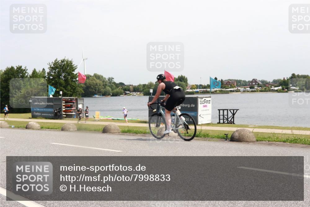 21.06.2025 - 27. Vierlanden-Triathlon H.Heesch http://msf.ph/oto/7998833 15.06.2025 11:38:02 Radfahren 215, 854 meine-sportfotos.de