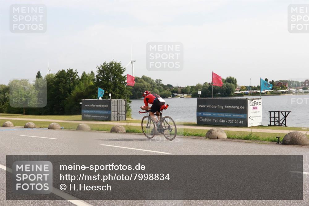 15.06.2025 - 27. Vierlanden-Triathlon H.Heesch http://msf.ph/oto/7998834 15.06.2025 09:56:54 Radfahren 35, 67, 165 meine-sportfotos.de