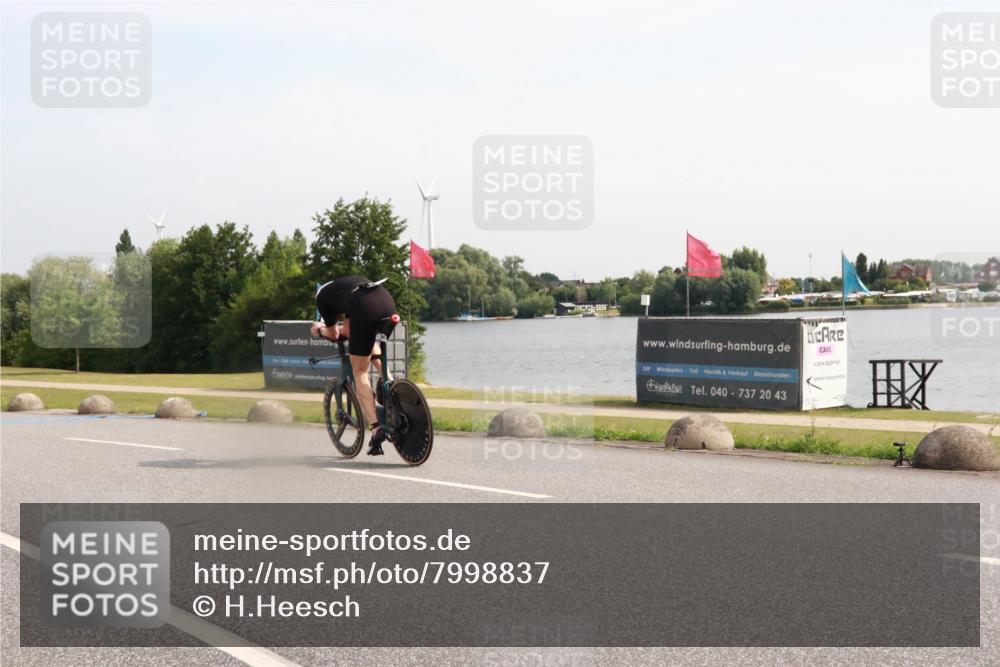 15.06.2025 - 27. Vierlanden-Triathlon H.Heesch http://msf.ph/oto/7998837 15.06.2025 09:57:01 Radfahren 26, 165, 292 meine-sportfotos.de