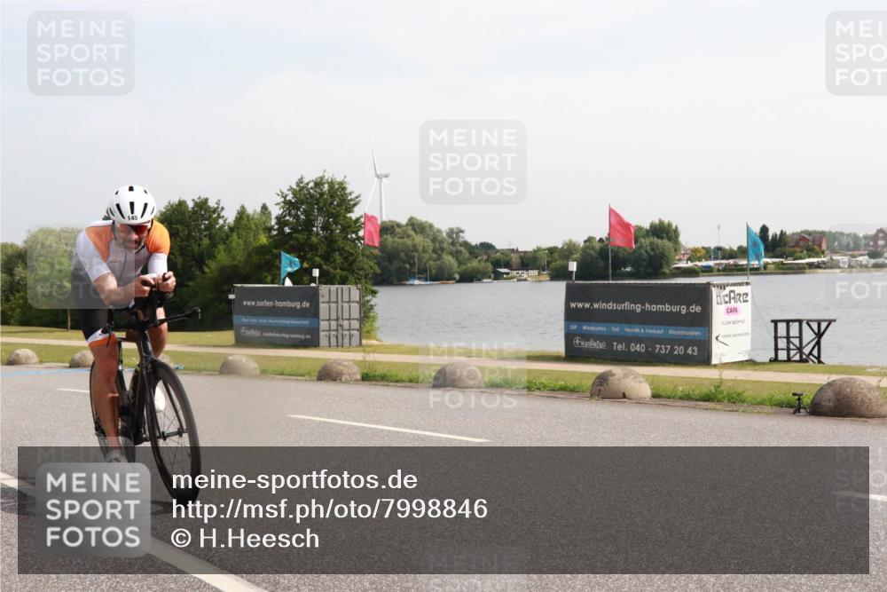 15.06.2025 - 27. Vierlanden-Triathlon H.Heesch http://msf.ph/oto/7998846 15.06.2025 09:57:18 Radfahren 145, 209 meine-sportfotos.de