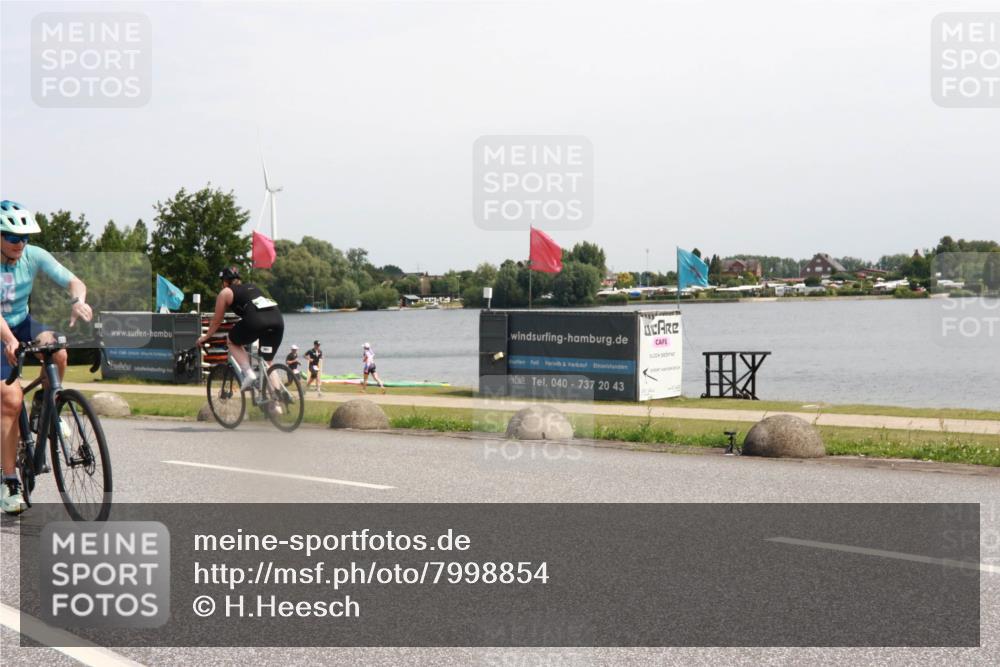 21.06.2025 - 27. Vierlanden-Triathlon H.Heesch http://msf.ph/oto/7998854 15.06.2025 11:38:02 Radfahren 215, 854 meine-sportfotos.de