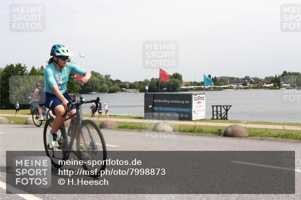 21.06.2025 - 27. Vierlanden-Triathlon H.Heesch http://msf.ph/oto/7998873 15.06.2025 11:38:02 Radfahren 215, 854 meine-sportfotos.de