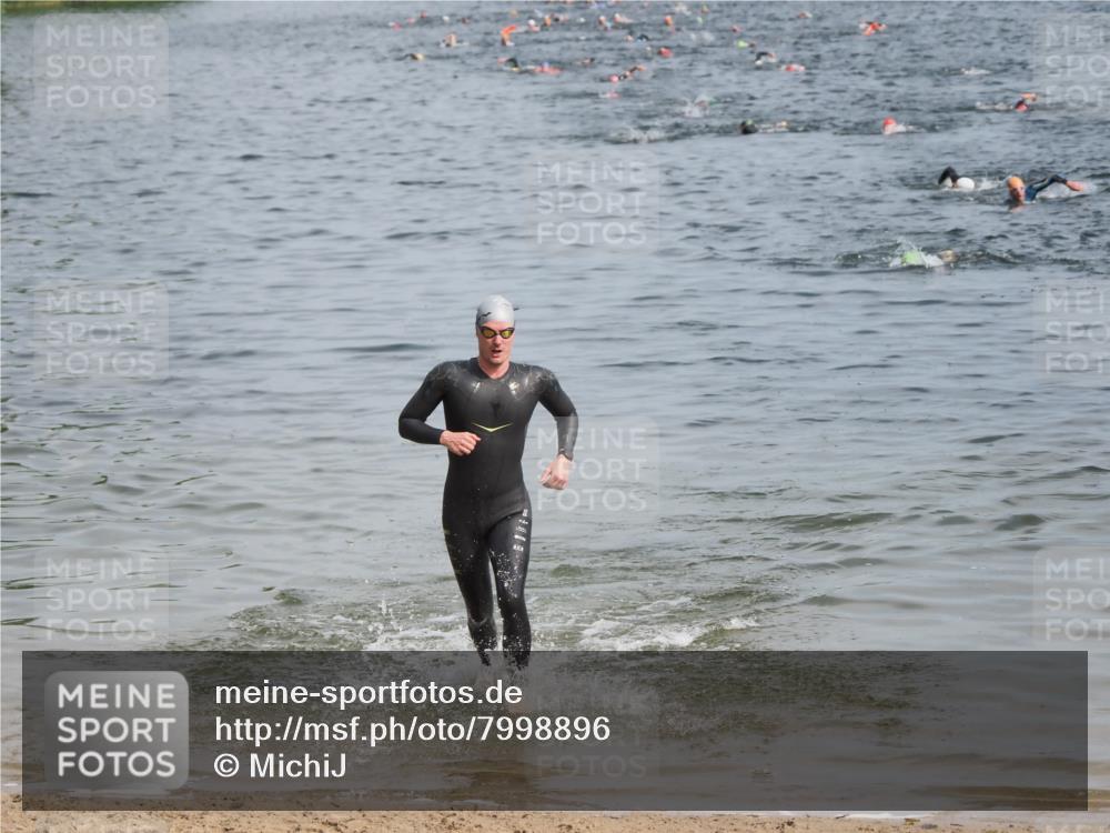 21.06.2025 - 27. Vierlanden-Triathlon MichiJ http://msf.ph/oto/7998896 15.06.2026 10:03:13 Schwimmen 406 meine-sportfotos.de
