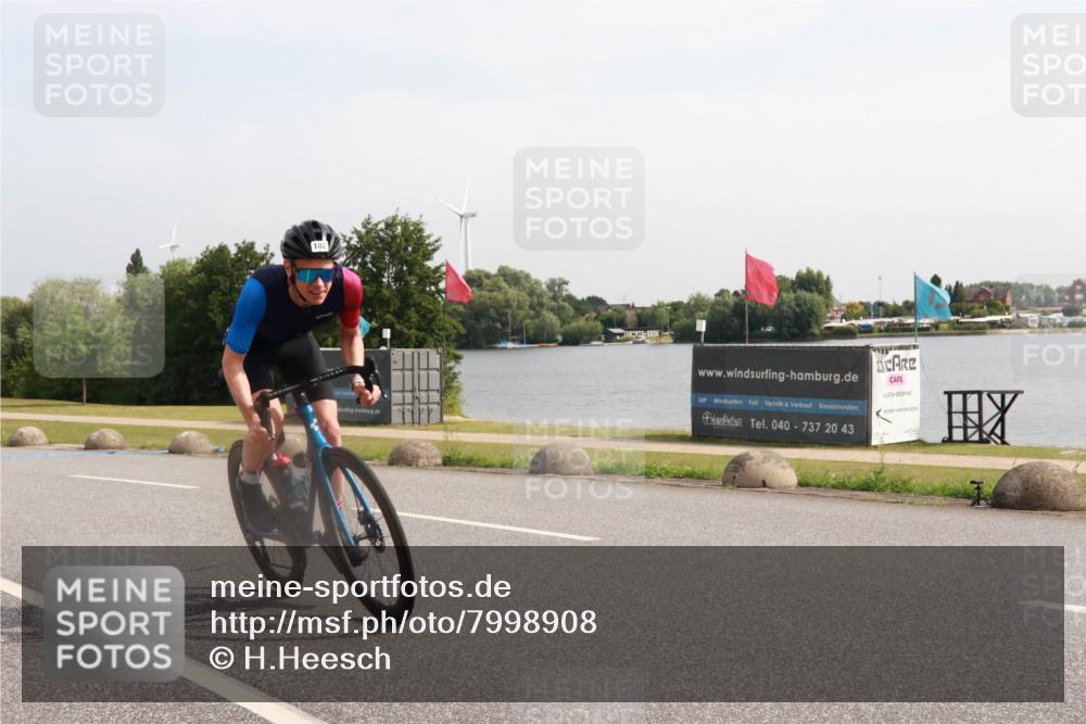 15.06.2025 - 27. Vierlanden-Triathlon H.Heesch http://msf.ph/oto/7998908 15.06.2025 09:58:51 Radfahren 102, 116 meine-sportfotos.de