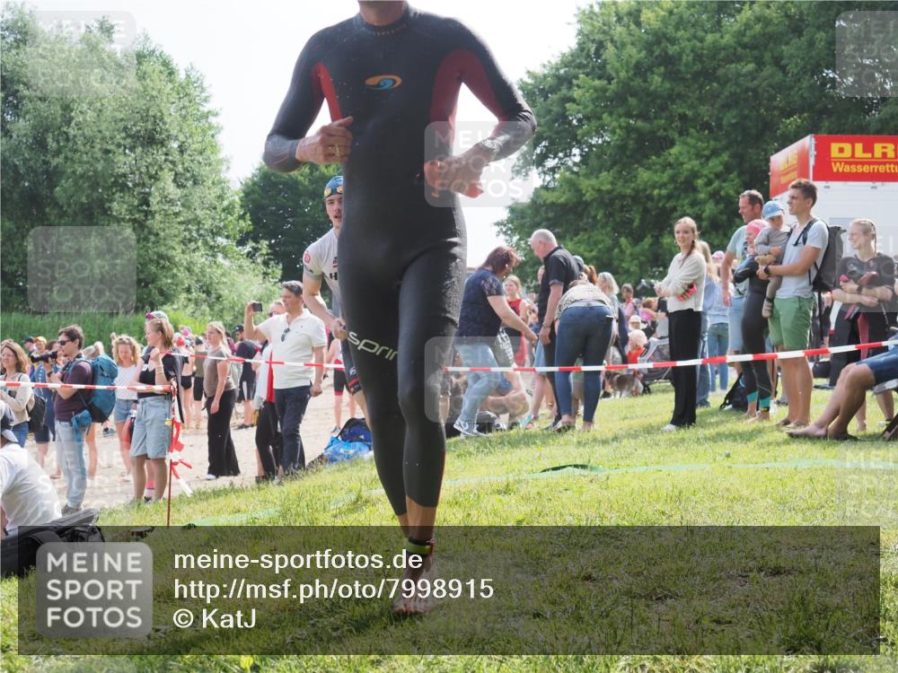 15.06.2025 - 27. Vierlanden-Triathlon KatJ http://msf.ph/oto/7998915 15.06.2025 09:56:15 Schwimmen 268, 277, 285, 314, 315, 323, 349, 357 meine-sportfotos.de