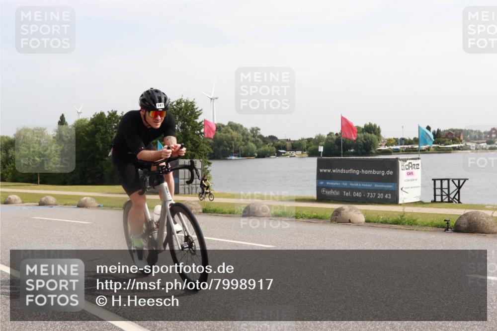 15.06.2025 - 27. Vierlanden-Triathlon H.Heesch http://msf.ph/oto/7998917 15.06.2025 09:59:03 Radfahren 147, 205 meine-sportfotos.de