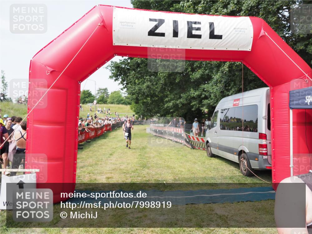 21.06.2025 - 27. Vierlanden-Triathlon MichiJ http://msf.ph/oto/7998919 15.06.2026 11:22:05 Ziel 315, 396, 406, 410, 439 meine-sportfotos.de