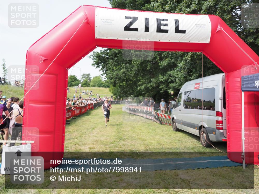 21.06.2025 - 27. Vierlanden-Triathlon MichiJ http://msf.ph/oto/7998941 15.06.2026 11:22:05 Ziel 315, 396, 406, 410, 439 meine-sportfotos.de