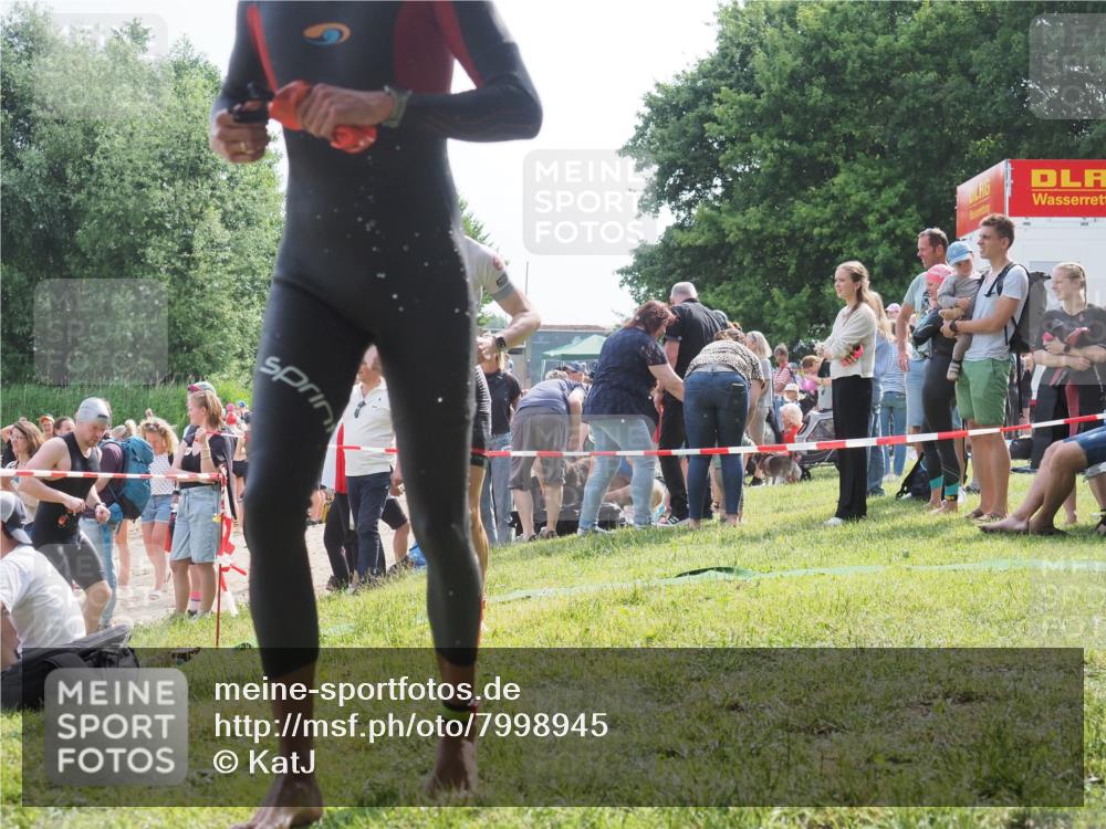 15.06.2025 - 27. Vierlanden-Triathlon KatJ http://msf.ph/oto/7998945 15.06.2025 09:56:15 Schwimmen 268, 277, 285, 314, 315, 323, 349, 357 meine-sportfotos.de