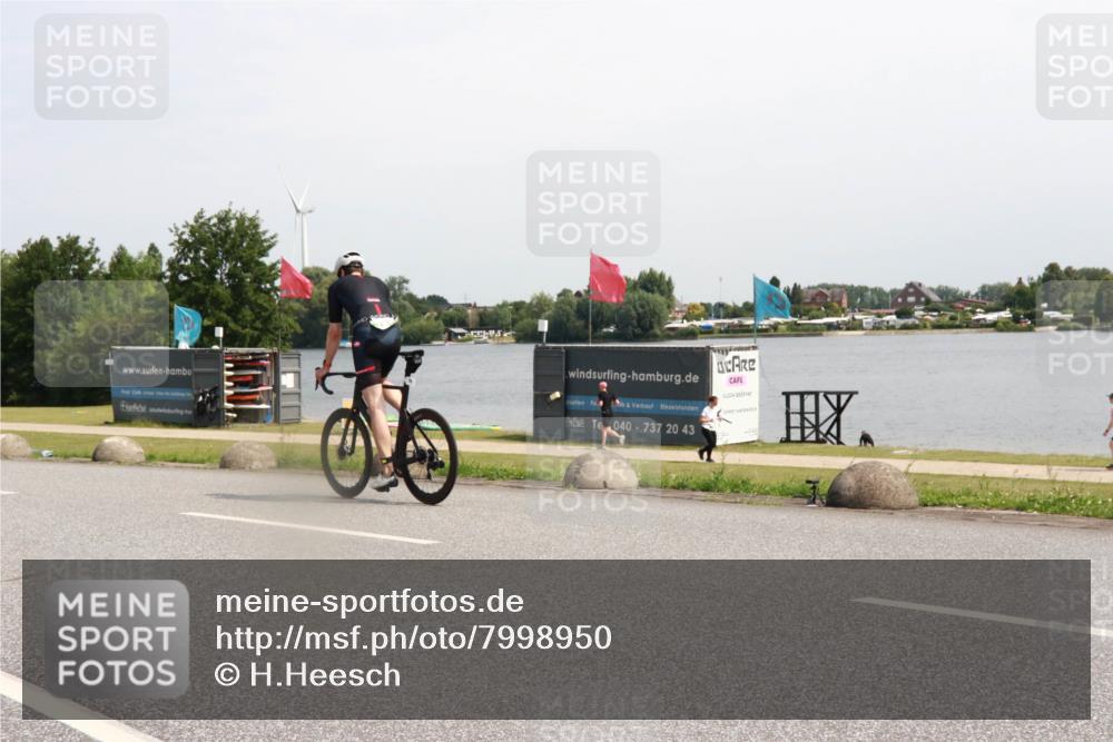 21.06.2025 - 27. Vierlanden-Triathlon H.Heesch http://msf.ph/oto/7998950 15.06.2025 11:38:25 Radfahren 226, 246 meine-sportfotos.de