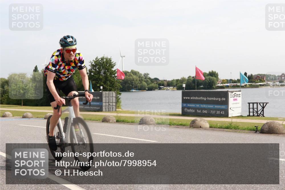15.06.2025 - 27. Vierlanden-Triathlon H.Heesch http://msf.ph/oto/7998954 15.06.2025 10:00:10 Radfahren 187 meine-sportfotos.de