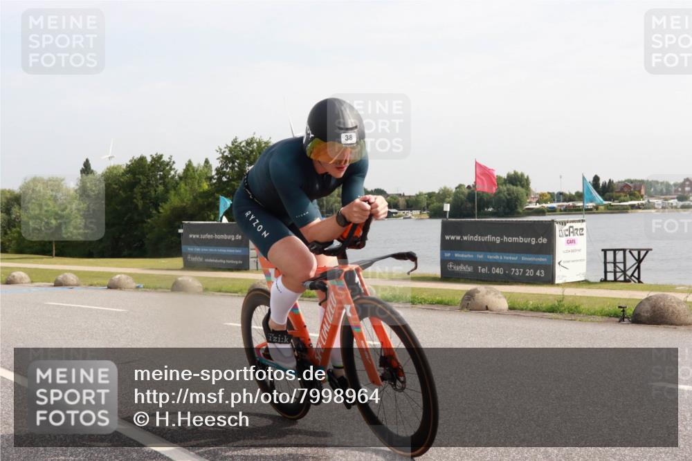 15.06.2025 - 27. Vierlanden-Triathlon H.Heesch http://msf.ph/oto/7998964 15.06.2025 10:01:11 Radfahren 38, 43, 185, 282 meine-sportfotos.de