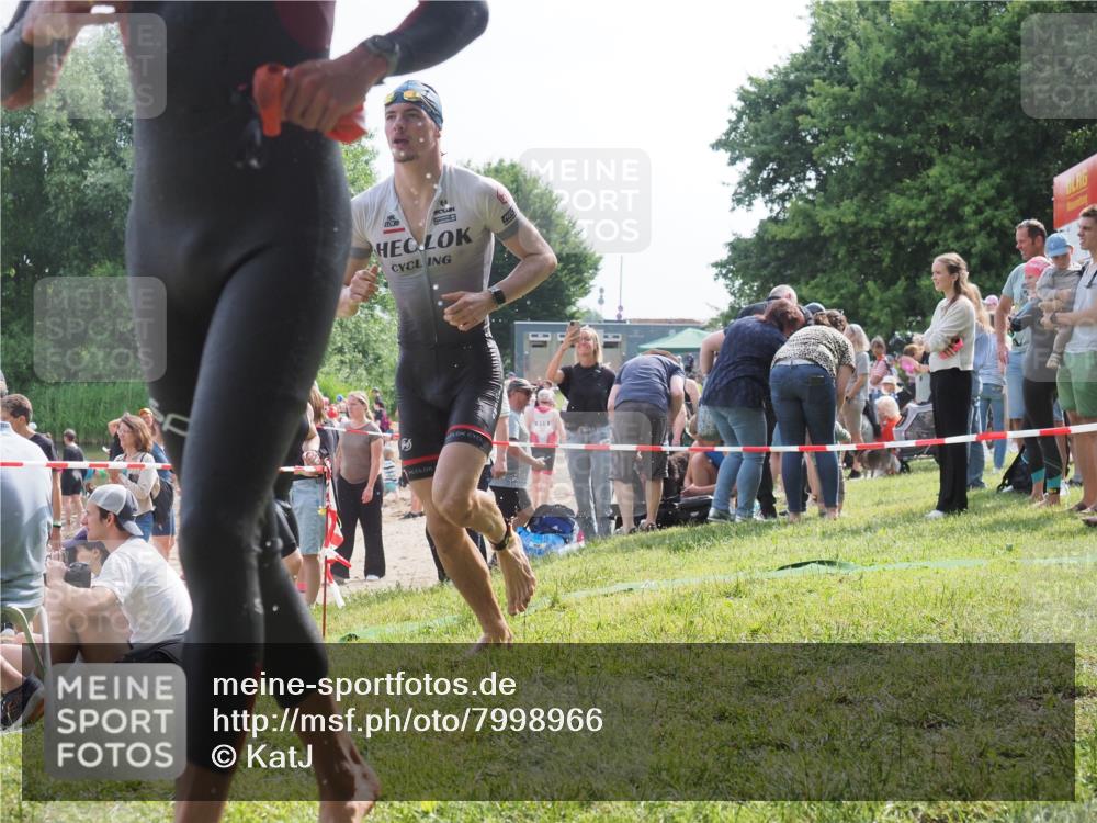 15.06.2025 - 27. Vierlanden-Triathlon KatJ http://msf.ph/oto/7998966 15.06.2025 09:56:15 Schwimmen 268, 277, 285, 314, 315, 323, 349, 357 meine-sportfotos.de