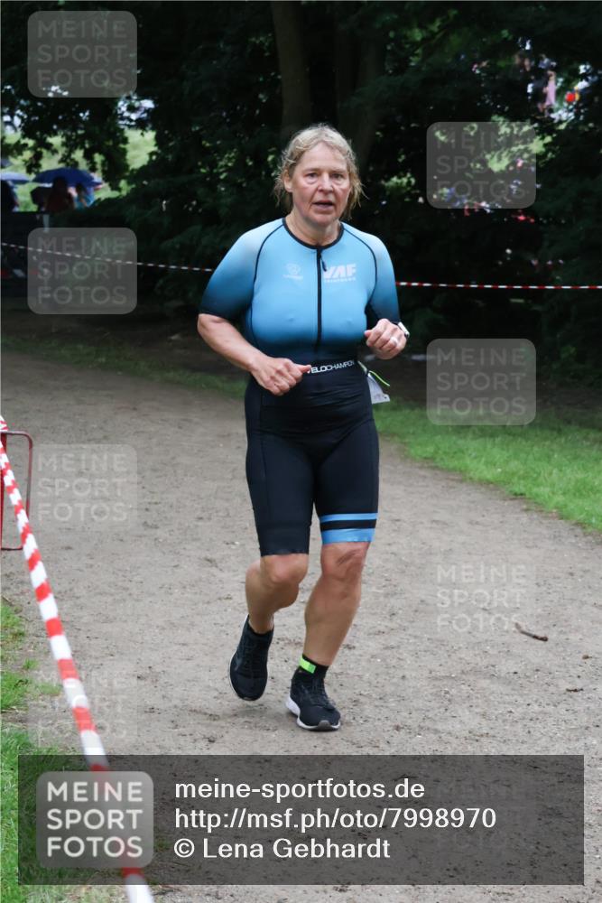 21.06.2025 - 27. Vierlanden-Triathlon Lena Gebhardt http://msf.ph/oto/7998970 15.06.2025 13:59:20 Laufen 221 meine-sportfotos.de