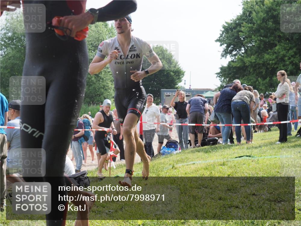 15.06.2025 - 27. Vierlanden-Triathlon KatJ http://msf.ph/oto/7998971 15.06.2025 09:56:15 Schwimmen 268, 277, 285, 314, 315, 323, 349, 357 meine-sportfotos.de