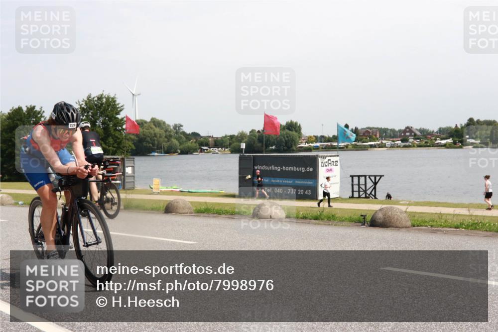 21.06.2025 - 27. Vierlanden-Triathlon H.Heesch http://msf.ph/oto/7998976 15.06.2025 11:38:25 Radfahren 226, 246 meine-sportfotos.de