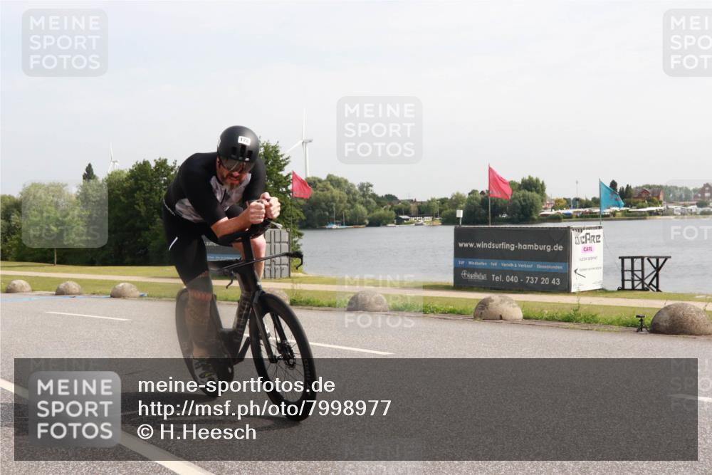 15.06.2025 - 27. Vierlanden-Triathlon H.Heesch http://msf.ph/oto/7998977 15.06.2025 10:01:37 Radfahren 178 meine-sportfotos.de