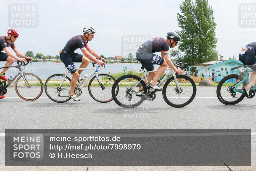 21.06.2025 - 27. Vierlanden-Triathlon H.Heesch http://msf.ph/oto/7998979 15.06.2025 12:31:43 Radfahren 785, 1000, 1001, 1002, 1003 meine-sportfotos.de