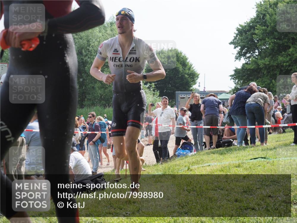 15.06.2025 - 27. Vierlanden-Triathlon KatJ http://msf.ph/oto/7998980 15.06.2025 09:56:16 Schwimmen 260, 268, 277, 285, 314, 315, 323, 349, 357 meine-sportfotos.de