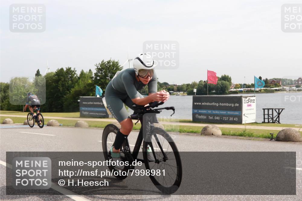 15.06.2025 - 27. Vierlanden-Triathlon H.Heesch http://msf.ph/oto/7998981 15.06.2025 10:01:57 Radfahren 11, 111, 191, 202, 255, 267, 307, 342 meine-sportfotos.de