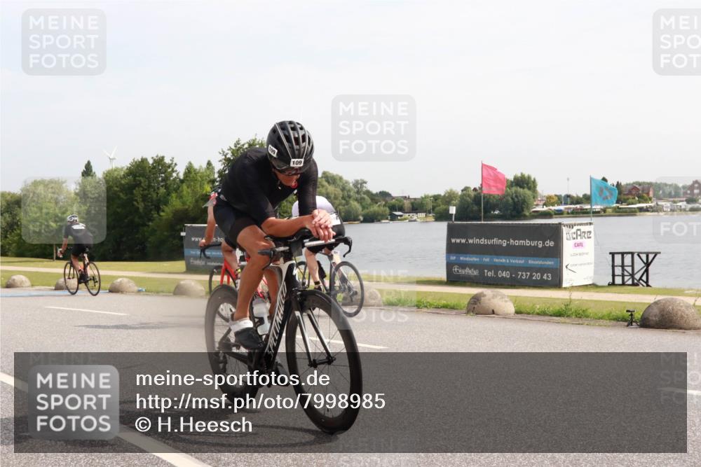 15.06.2025 - 27. Vierlanden-Triathlon H.Heesch http://msf.ph/oto/7998985 15.06.2025 10:02:31 Radfahren 9, 45, 109, 237, 311, 337, 361 meine-sportfotos.de