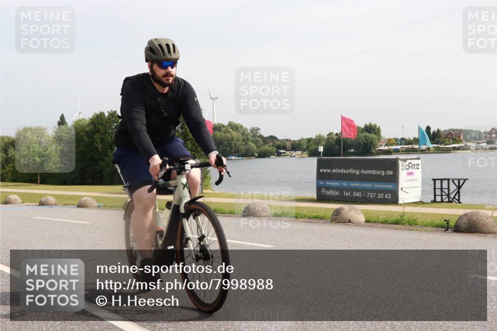 15.06.2025 - 27. Vierlanden-Triathlon H.Heesch http://msf.ph/oto/7998988 15.06.2025 10:03:19 Radfahren 218, 250, 280 meine-sportfotos.de
