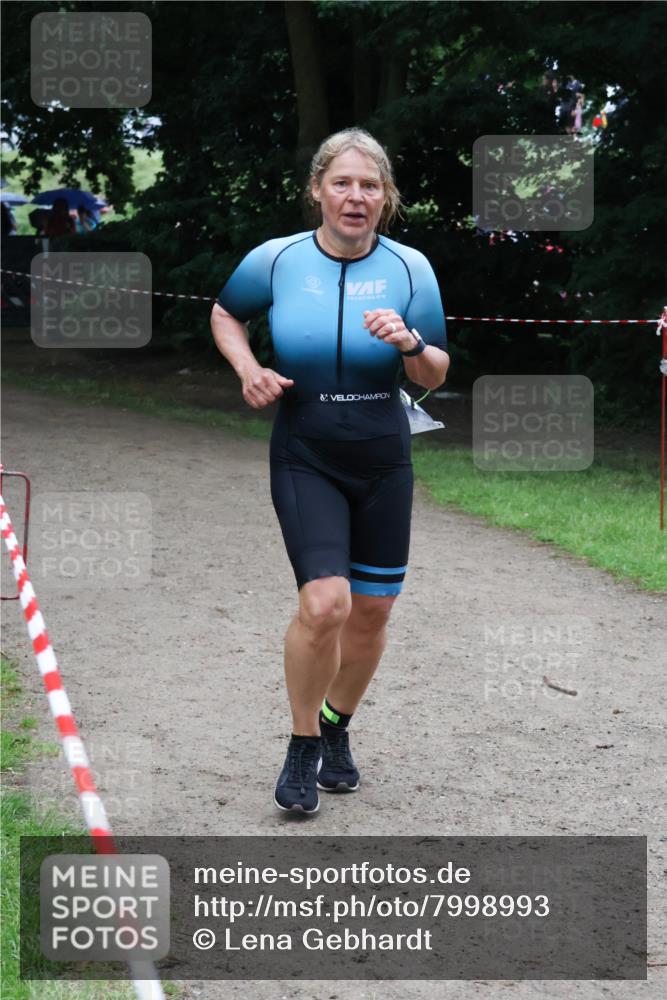 21.06.2025 - 27. Vierlanden-Triathlon Lena Gebhardt http://msf.ph/oto/7998993 15.06.2025 13:59:20 Laufen  meine-sportfotos.de