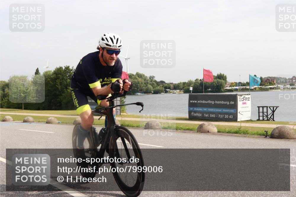 15.06.2025 - 27. Vierlanden-Triathlon H.Heesch http://msf.ph/oto/7999006 15.06.2025 10:05:49 Radfahren 235, 548 meine-sportfotos.de
