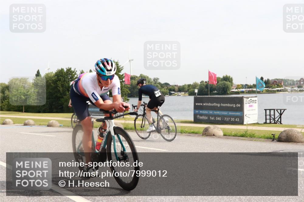 15.06.2025 - 27. Vierlanden-Triathlon H.Heesch http://msf.ph/oto/7999012 15.06.2025 10:08:03 Radfahren 150, 225, 325, 351, 360 meine-sportfotos.de