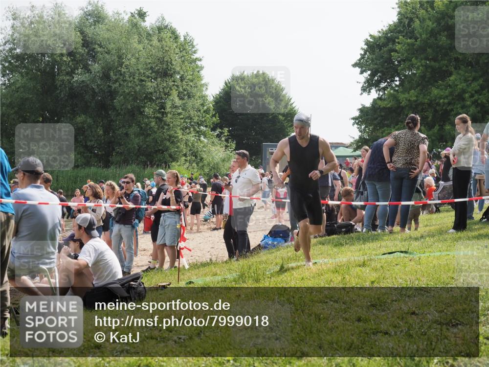 15.06.2025 - 27. Vierlanden-Triathlon KatJ http://msf.ph/oto/7999018 15.06.2025 09:56:17 Schwimmen 260, 268, 277, 285, 314, 315, 323, 349, 357 meine-sportfotos.de