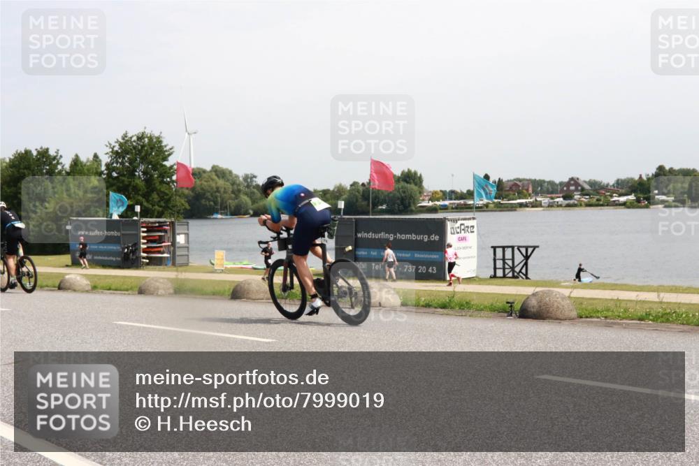 21.06.2025 - 27. Vierlanden-Triathlon H.Heesch http://msf.ph/oto/7999019 15.06.2025 11:38:31 Radfahren 226, 677, 761 meine-sportfotos.de