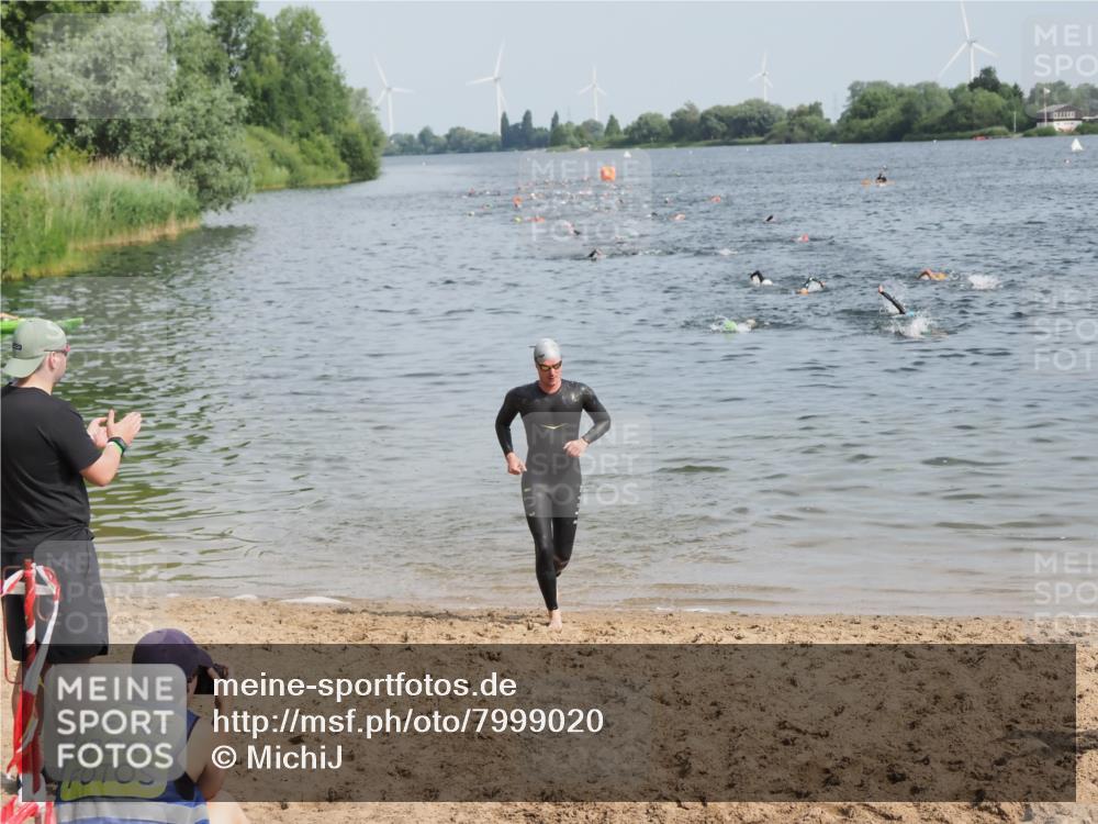21.06.2025 - 27. Vierlanden-Triathlon MichiJ http://msf.ph/oto/7999020 15.06.2026 10:03:15 Schwimmen 406 meine-sportfotos.de