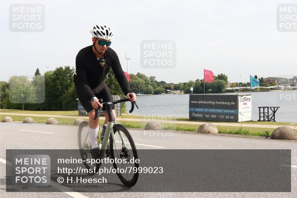 15.06.2025 - 27. Vierlanden-Triathlon H.Heesch http://msf.ph/oto/7999023 15.06.2025 10:09:27 Radfahren 23, 68, 169 meine-sportfotos.de
