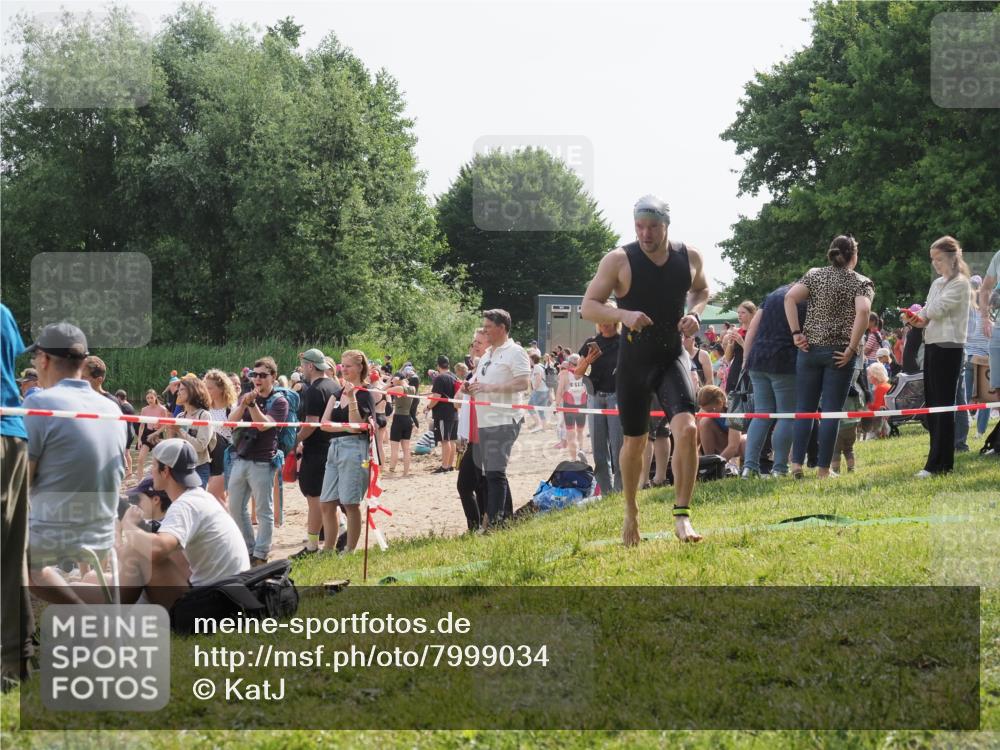 15.06.2025 - 27. Vierlanden-Triathlon KatJ http://msf.ph/oto/7999034 15.06.2025 09:56:17 Schwimmen 260, 268, 277, 285, 314, 315, 323, 349, 357 meine-sportfotos.de