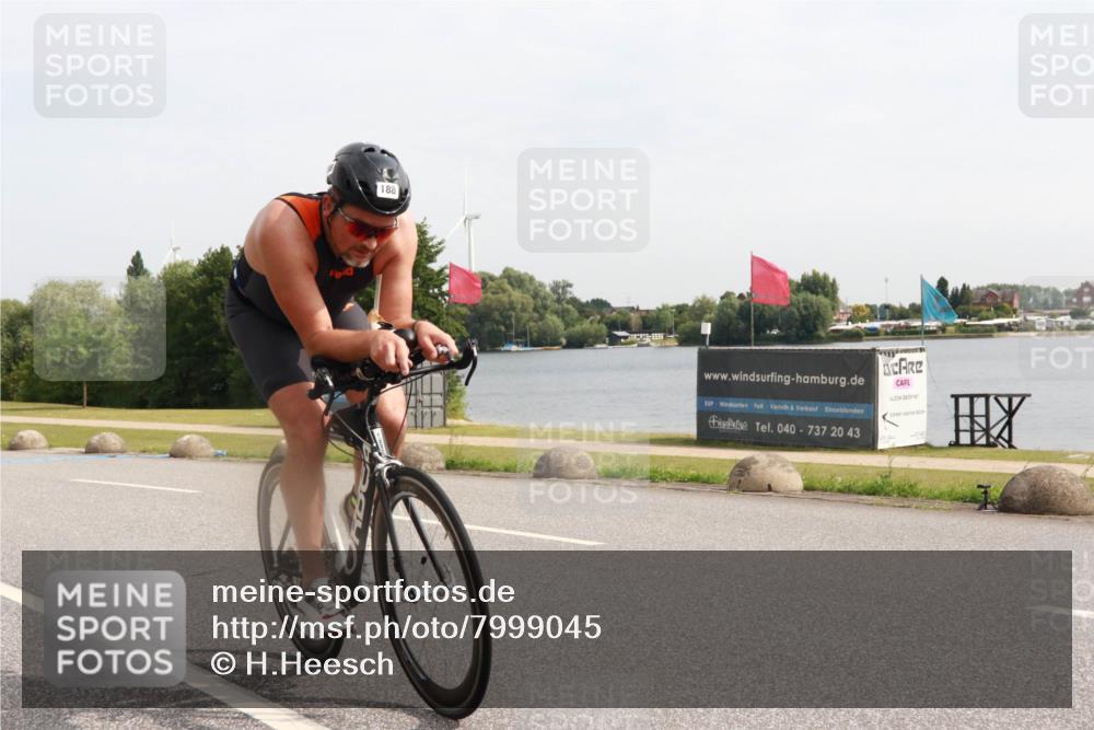 15.06.2025 - 27. Vierlanden-Triathlon H.Heesch http://msf.ph/oto/7999045 15.06.2025 10:11:10 Radfahren 41, 188, 196 meine-sportfotos.de