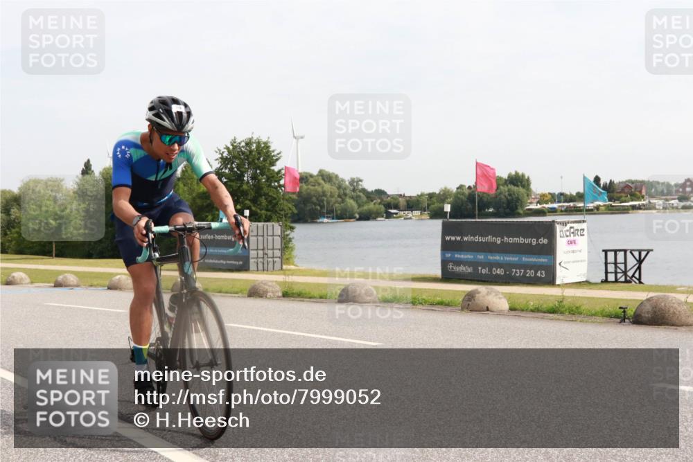 15.06.2025 - 27. Vierlanden-Triathlon H.Heesch http://msf.ph/oto/7999052 15.06.2025 10:11:28 Radfahren 63, 70, 290 meine-sportfotos.de