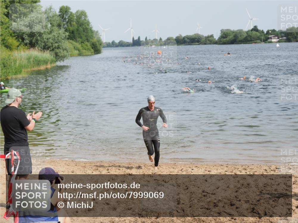 21.06.2025 - 27. Vierlanden-Triathlon MichiJ http://msf.ph/oto/7999069 15.06.2026 10:03:16 Schwimmen 406 meine-sportfotos.de