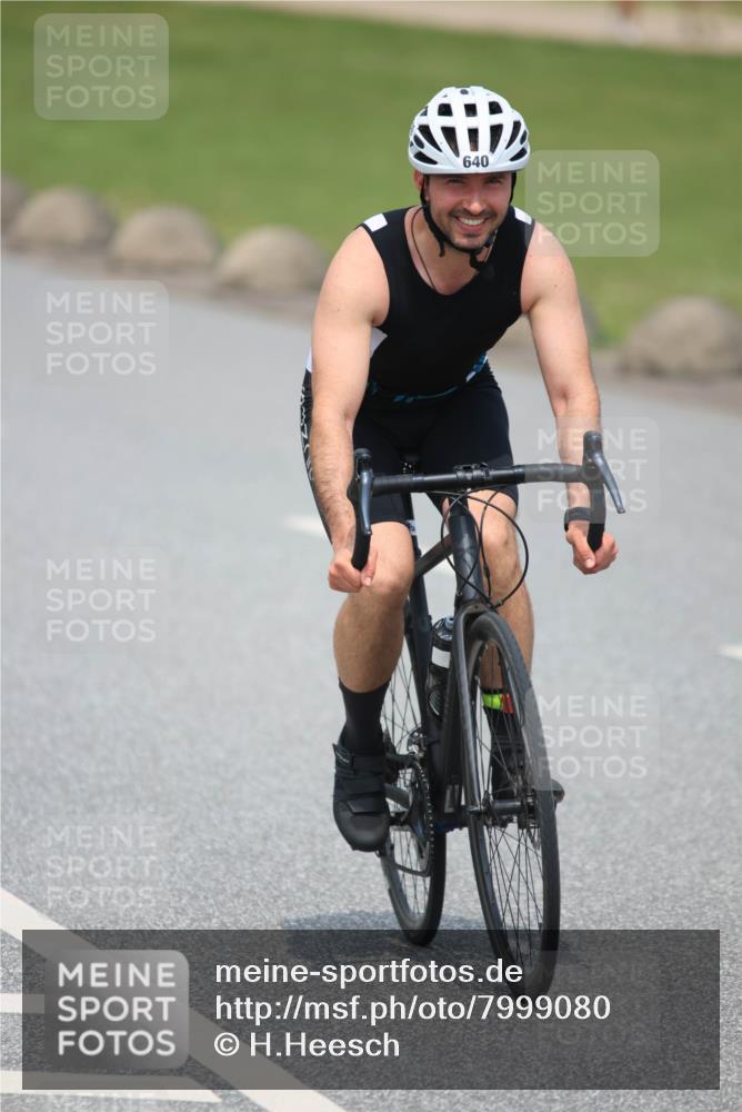 21.06.2025 - 27. Vierlanden-Triathlon H.Heesch http://msf.ph/oto/7999080 15.06.2025 12:30:26 Radfahren 58, 640, 883, 884 meine-sportfotos.de