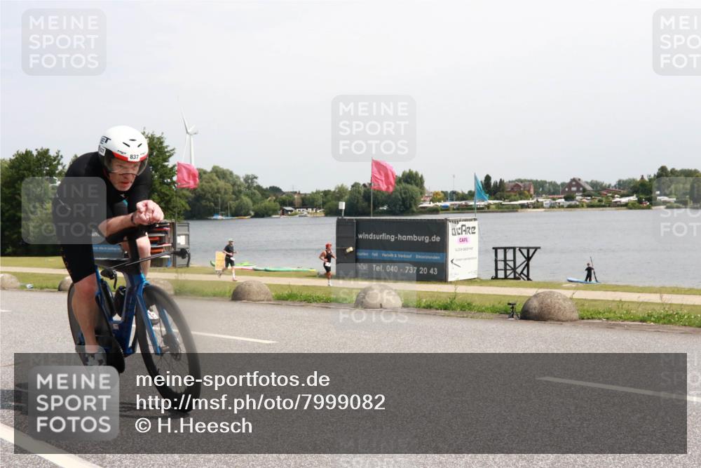 21.06.2025 - 27. Vierlanden-Triathlon H.Heesch http://msf.ph/oto/7999082 15.06.2025 11:38:39 Radfahren 174, 677, 716, 718, 837 meine-sportfotos.de