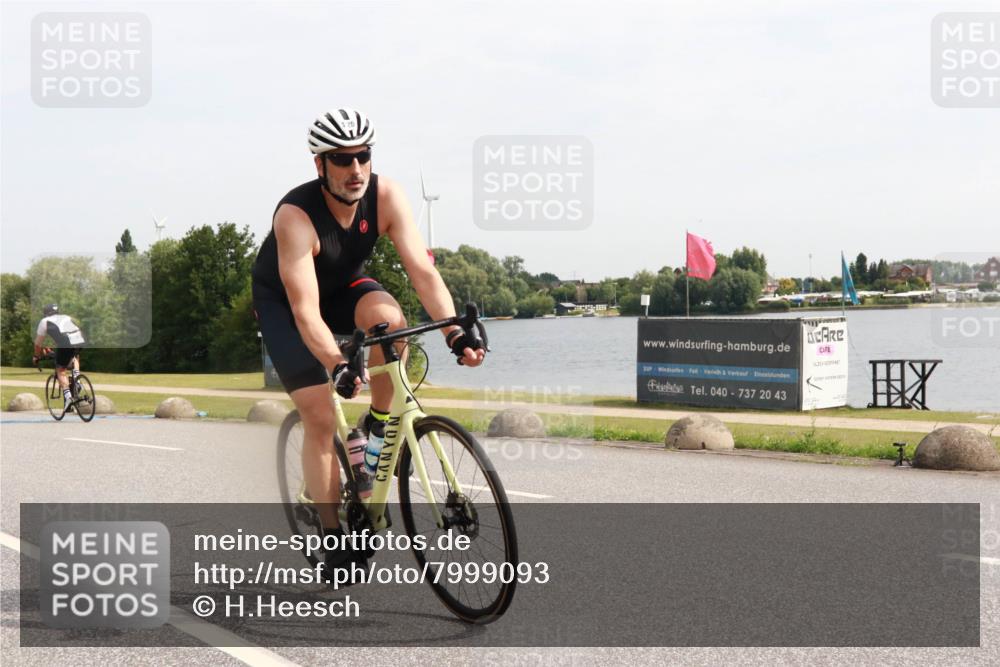 15.06.2025 - 27. Vierlanden-Triathlon H.Heesch http://msf.ph/oto/7999093 15.06.2025 10:14:16 Radfahren 125, 402, 452 meine-sportfotos.de