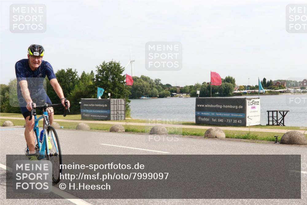 15.06.2025 - 27. Vierlanden-Triathlon H.Heesch http://msf.ph/oto/7999097 15.06.2025 10:15:00 Radfahren 83, 413, 455 meine-sportfotos.de