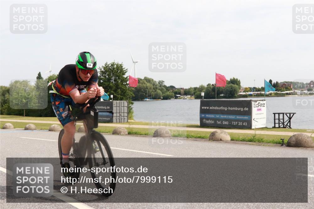 15.06.2025 - 27. Vierlanden-Triathlon H.Heesch http://msf.ph/oto/7999115 15.06.2025 10:16:42 Radfahren 39, 54 meine-sportfotos.de