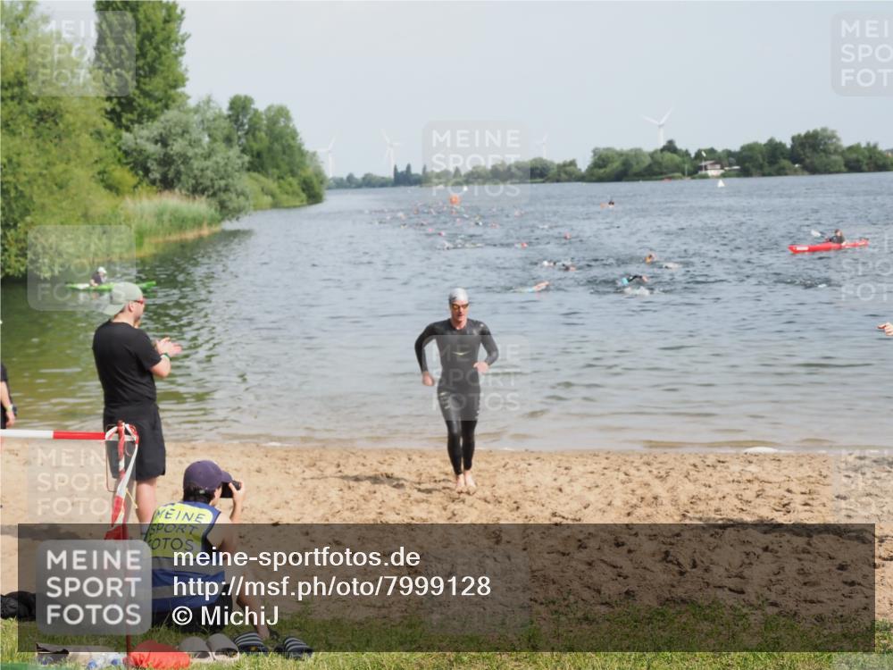21.06.2025 - 27. Vierlanden-Triathlon MichiJ http://msf.ph/oto/7999128 15.06.2026 10:03:16 Schwimmen 406 meine-sportfotos.de