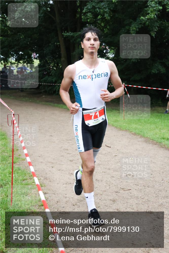 21.06.2025 - 27. Vierlanden-Triathlon Lena Gebhardt http://msf.ph/oto/7999130 15.06.2025 13:59:33 Laufen  meine-sportfotos.de