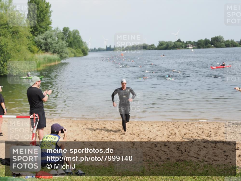 21.06.2025 - 27. Vierlanden-Triathlon MichiJ http://msf.ph/oto/7999140 15.06.2026 10:03:16 Schwimmen 406 meine-sportfotos.de