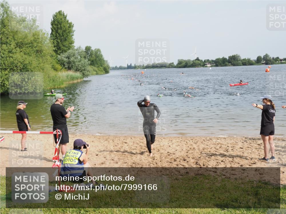 21.06.2025 - 27. Vierlanden-Triathlon MichiJ http://msf.ph/oto/7999166 15.06.2026 10:03:17 Schwimmen 406 meine-sportfotos.de
