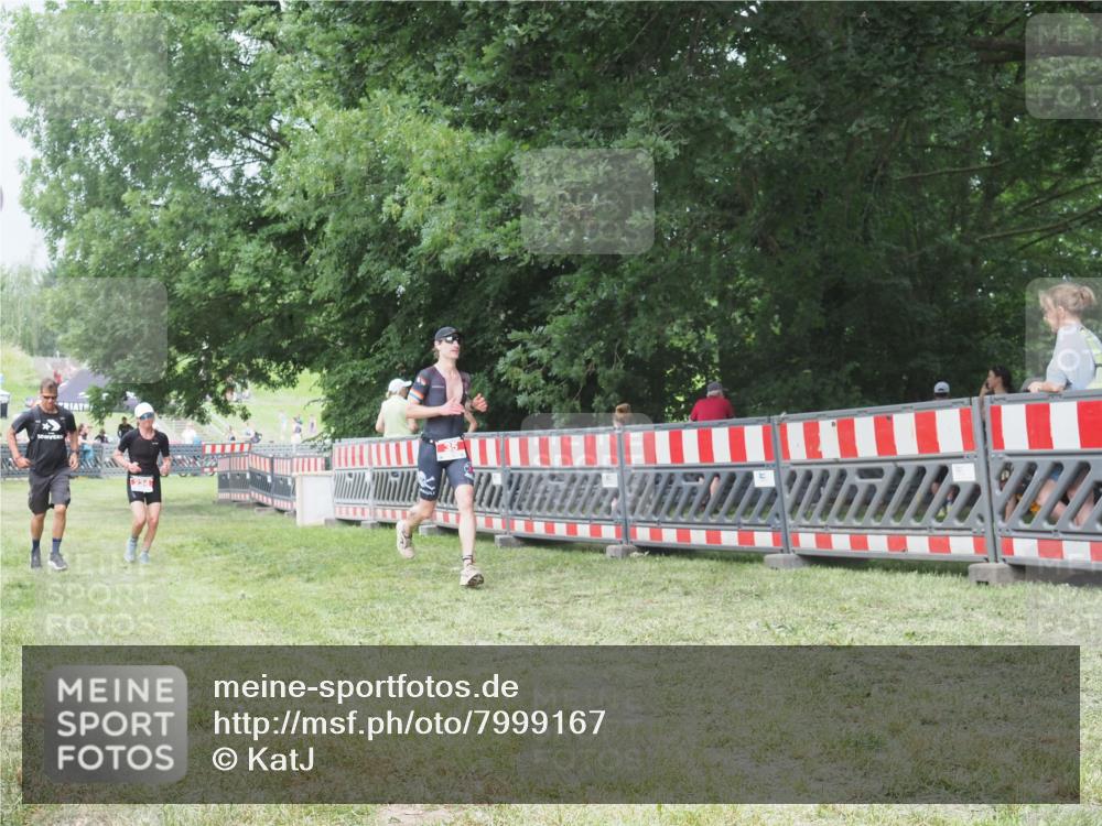 21.06.2025 - 27. Vierlanden-Triathlon KatJ http://msf.ph/oto/7999167 15.06.2025 12:53:22 Ziel 35, 234, 732 meine-sportfotos.de