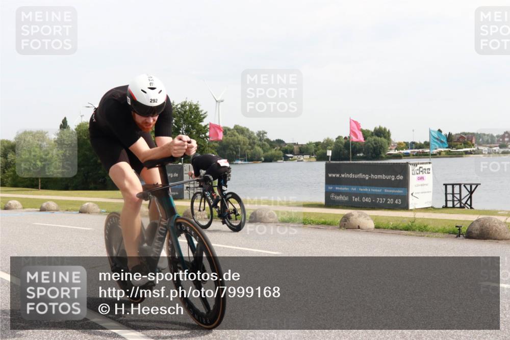 15.06.2025 - 27. Vierlanden-Triathlon H.Heesch http://msf.ph/oto/7999168 15.06.2025 10:19:42 Radfahren 4, 8, 292 meine-sportfotos.de